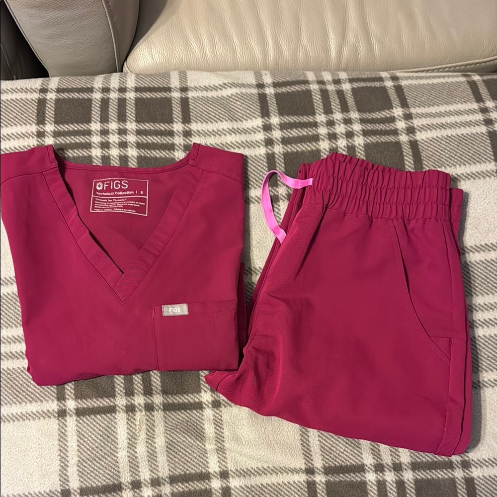 Figs small Dark Magenta Catarina and small regular HW Zamora Jogger Pants set